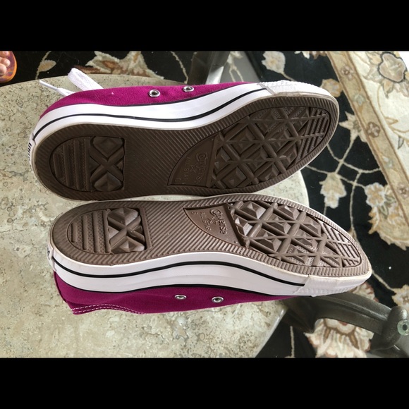 SOLD - Converse W-8, ChuckTaylor All Star Sneakers - Picture 5 of 9